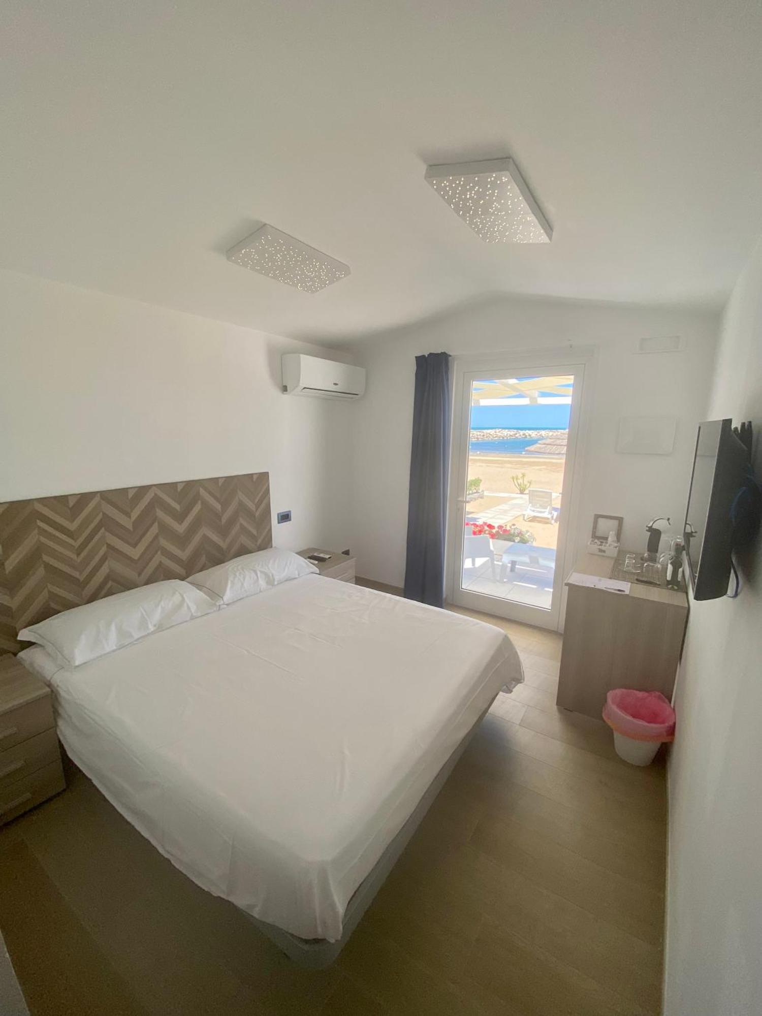 Marina Bay Beach Suites Peschici Exterior foto