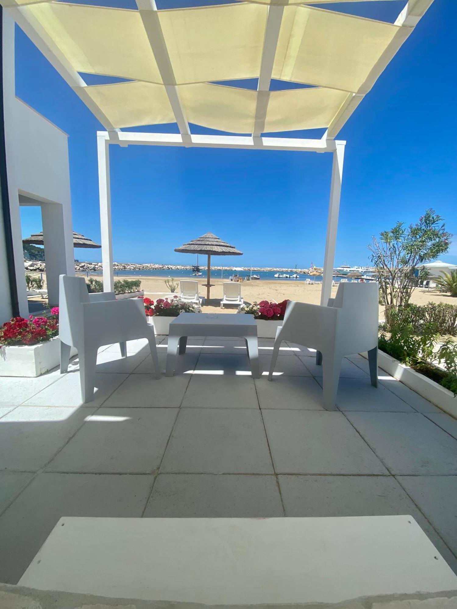 Marina Bay Beach Suites Peschici Exterior foto